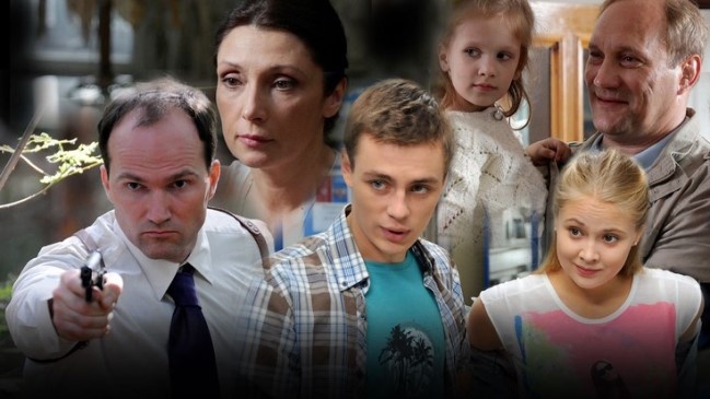 Команда актёров из сериала "Параллельная жизнь". Впереди Илья Коробко (Владислав) и Виктория Романенко (Антонина).