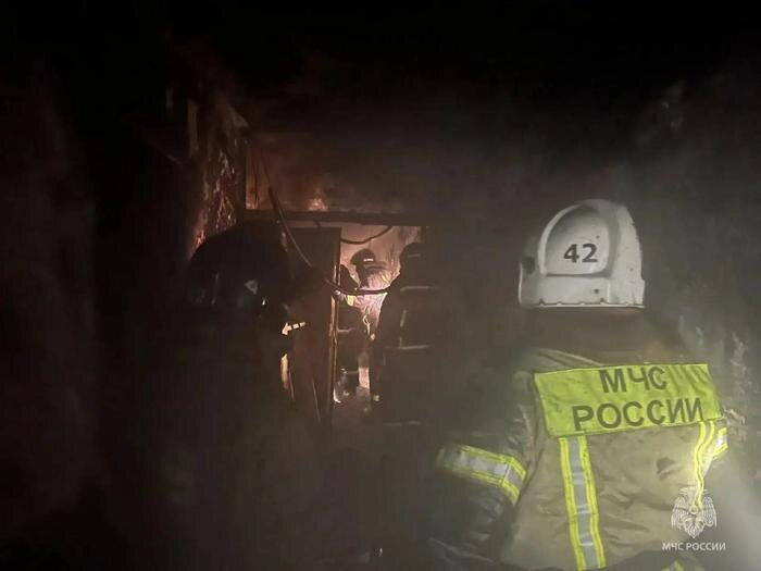 В Норильске при пожаре в многоэтажке погиб один человек. Фото © Пресс-служба МЧС Красноярского края