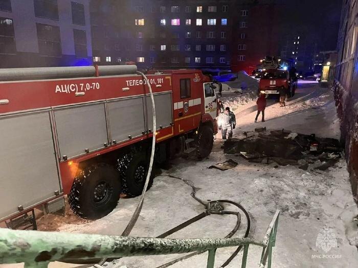 В Норильске при пожаре в многоэтажке погиб один человек. Фото © Пресс-служба МЧС Красноярского края