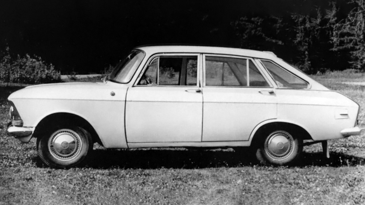 Форма пятой двери у раннего прототипа заметно отличалась от той, что пошла в серию