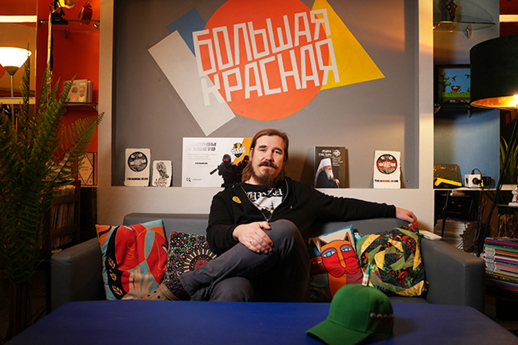    Создатель студии локализации «Юнивойс» Михаил Остудин: «За 12 лет методом проб и ошибок мы собрали внушительную базу дикторов в несколько сотен голосов».   
Фото: Фото предоставлено Михаилом Остудиным