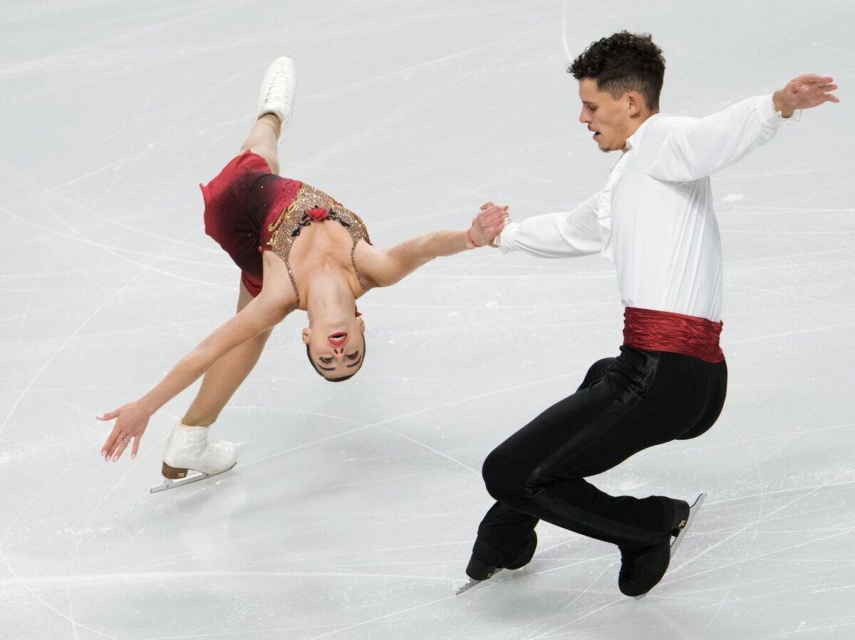    Карина Акопова и Никита Рахманин выступают с короткой программой | © РИА Новости / Александр Вильф