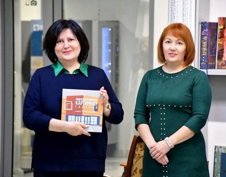 Фонды библиотек пополнились искусством: подарок к Международному дню книгодарения