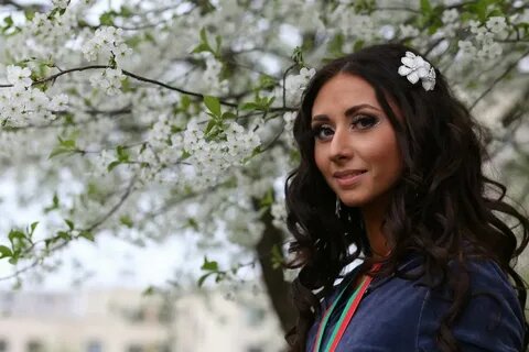 Мама требовала пышную свадьбу для «родственников». Я согласилась, при условии, что она оплатит банкет.