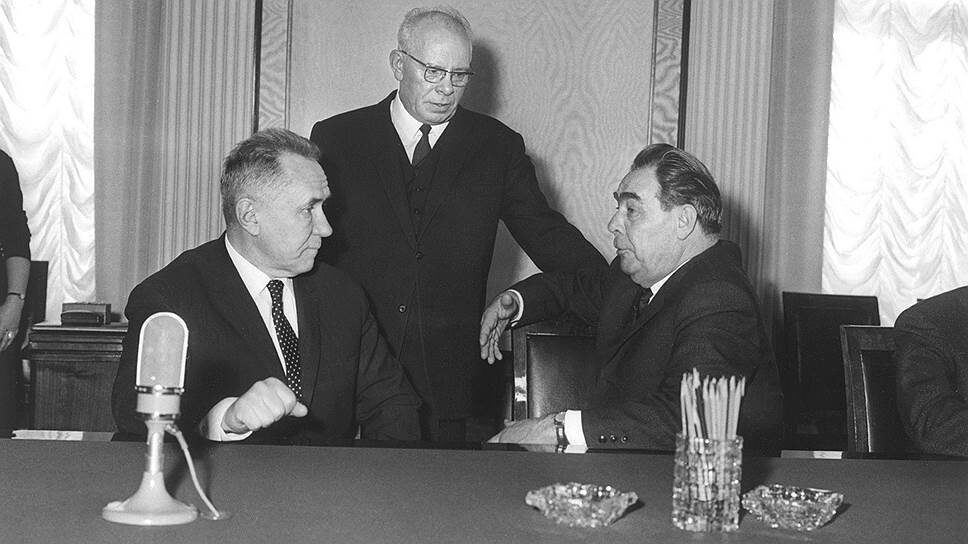 А. Косыгин / Н.Подгорный / Л. Брежнев