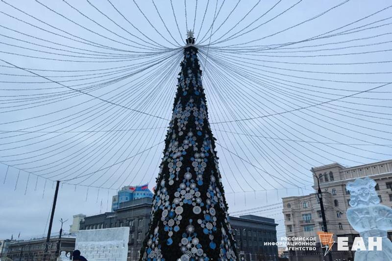    ЕАН. Елка в центре Челябинска