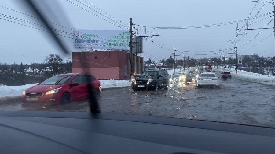 Курск стоит в пробках: осложнено движение из-за ДТП и рек на дорогах