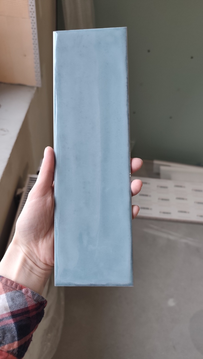 Это на стены в ванной.