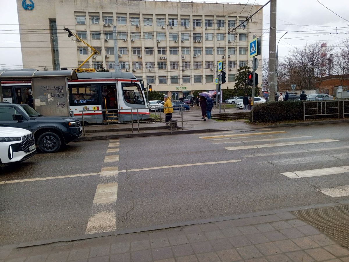 Трамвай становится спасением в пробки, но есть он далеко не во всех районах Краснодара