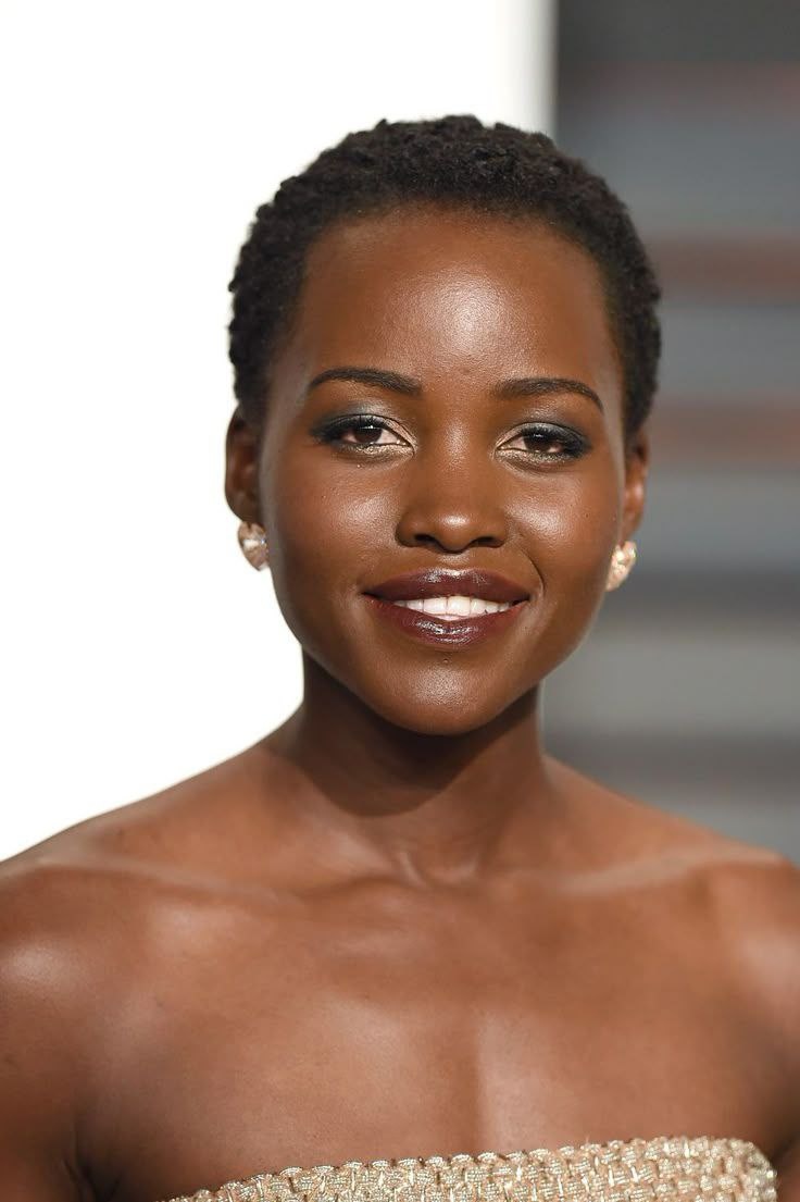 Лупита Нионго фото из общего доступа