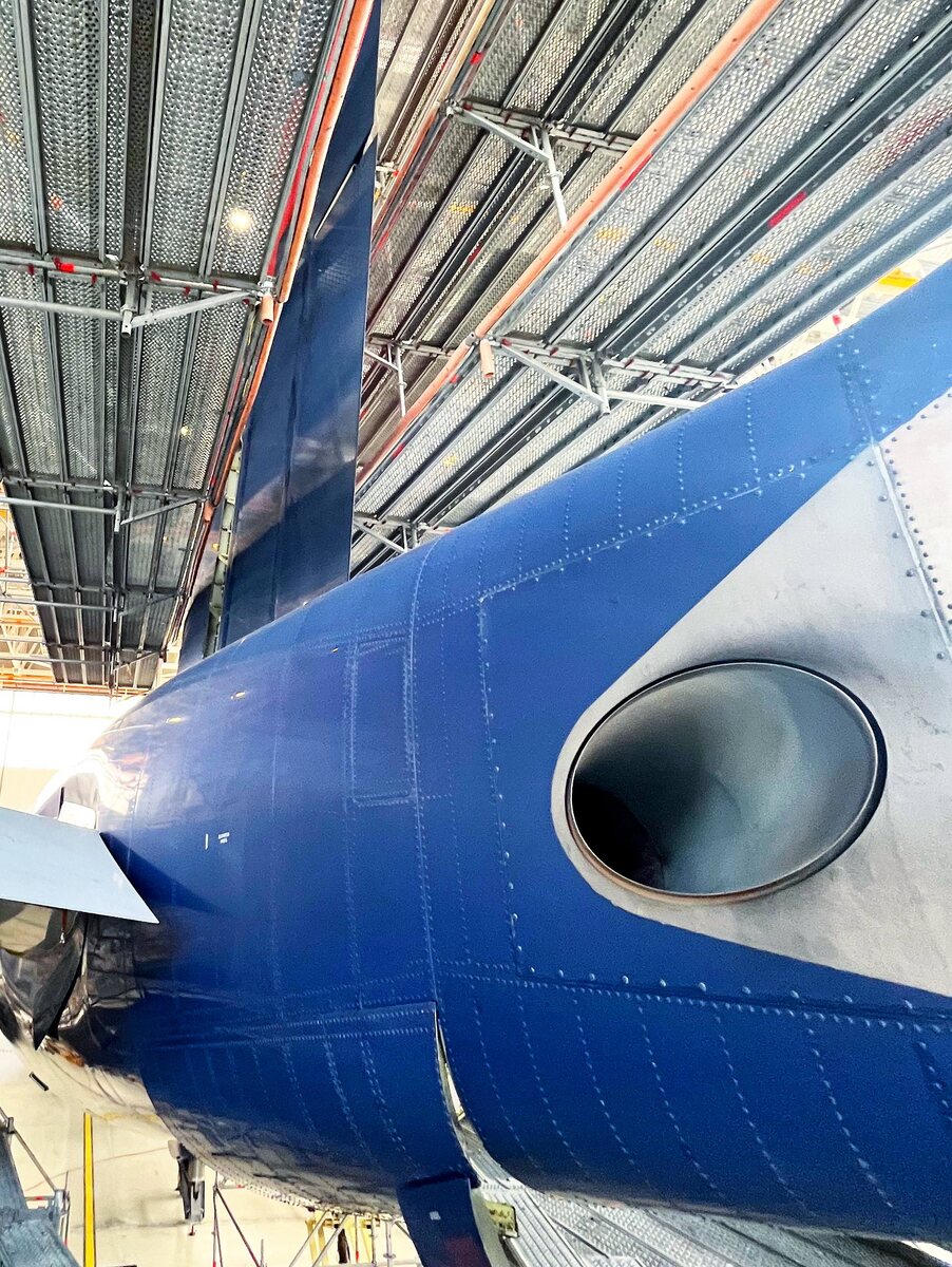 Хвостовая часть самолета Boeing 777 | Tail section of the aircraft B777