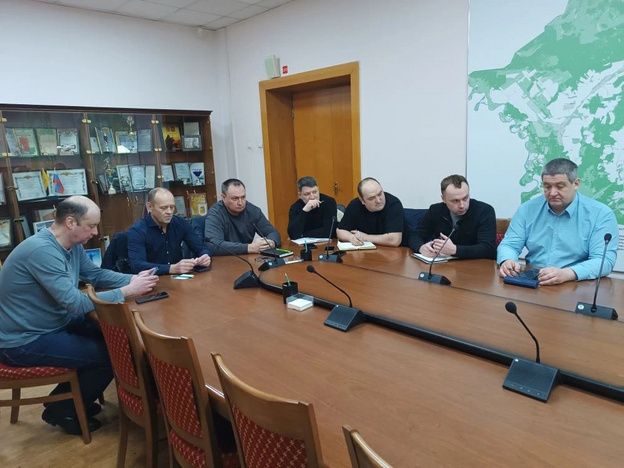    Симаков провёл оперативное совещание