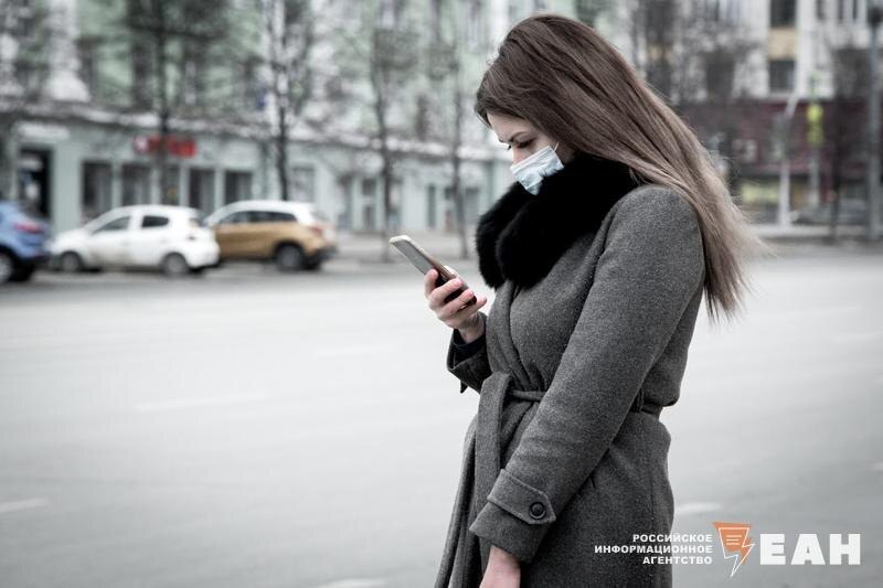    Девушка с телефоном