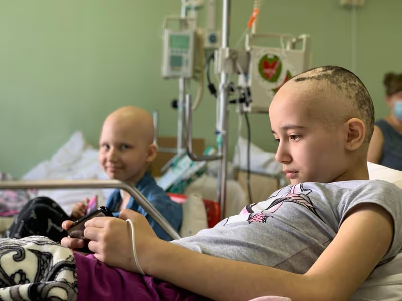 К Международному дню детей с онкологическими заболеваниями академик Александр Румянцев рассказал о достижениях в детской онкологии.