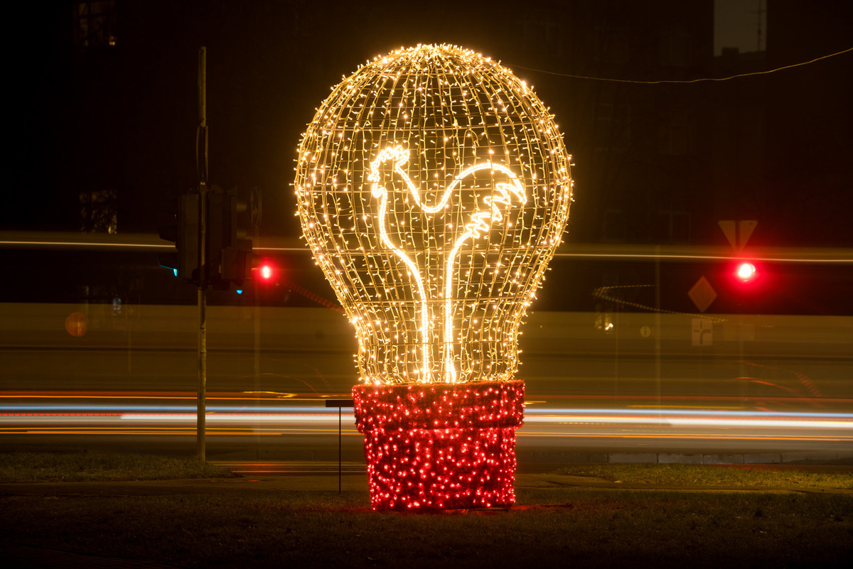 Арт-объект в форме лампы на улице Риги © Sputnik 