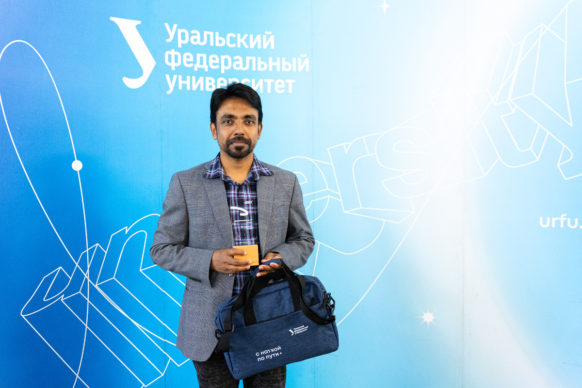 Монирул Ислам живет и работает в Екатеринбурге более 7 лет. Фото: Родион Нарудинов/УрФУ.