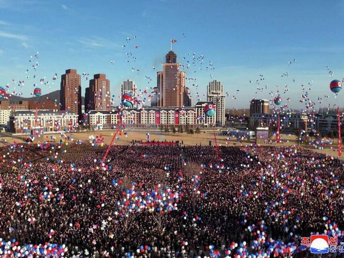    Церемония открытия улицы Сэбёль, построенной в честь принимавших участие в освобождении Курской области военных КНДР | © Фото : ЦТАК
