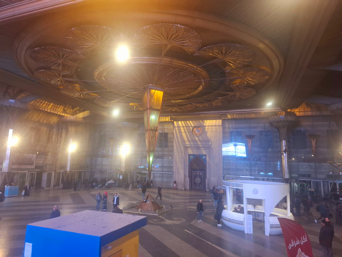 Рамзес. Главный вокзал Каира. Но здесь мы только купили билеты. Оказалось, нам на другой вокзал