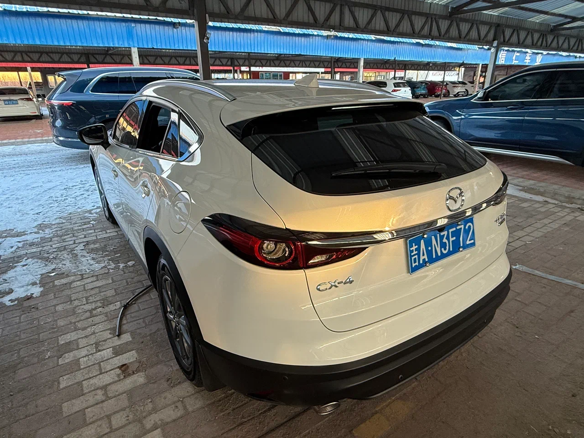 Mazda CX-4 - вид сзади