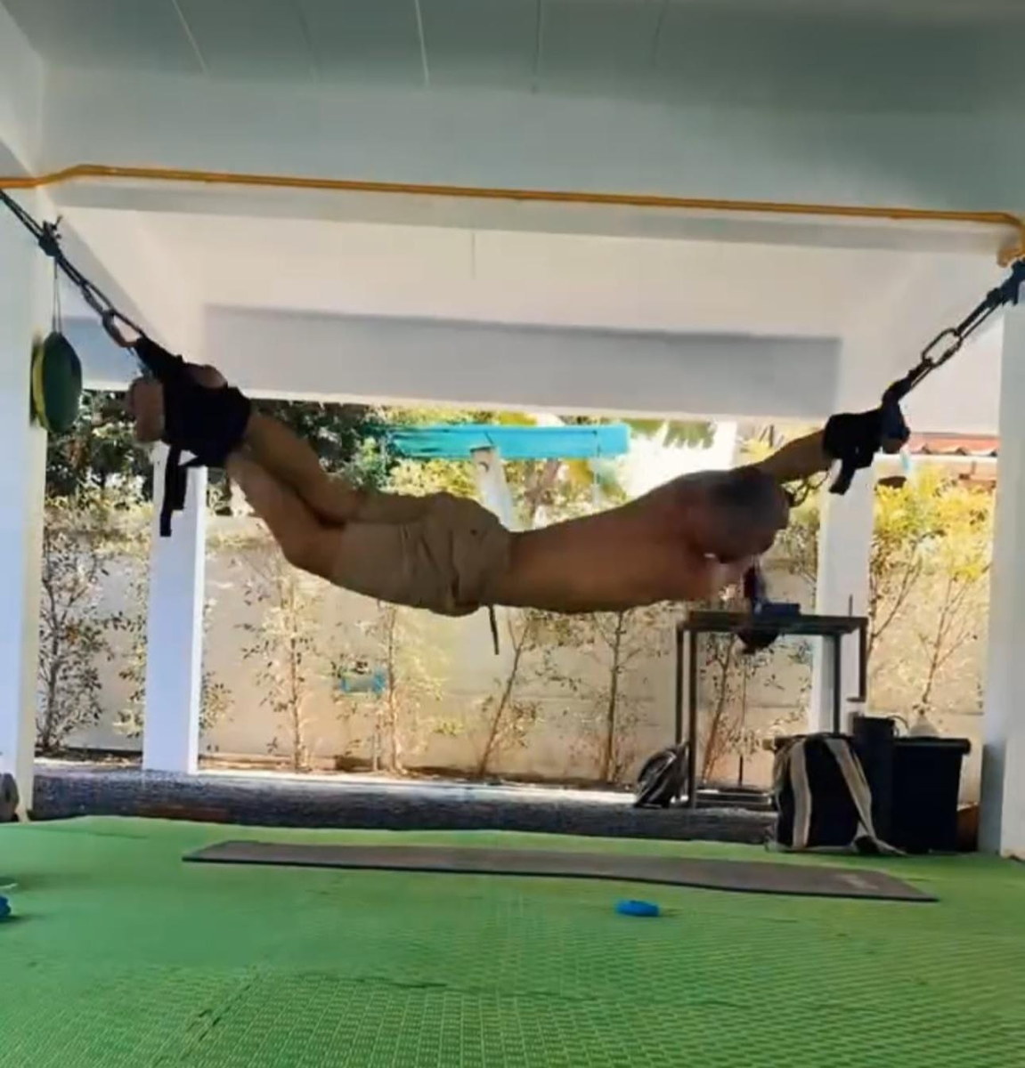 Скольких  тренер  спас от операций. 