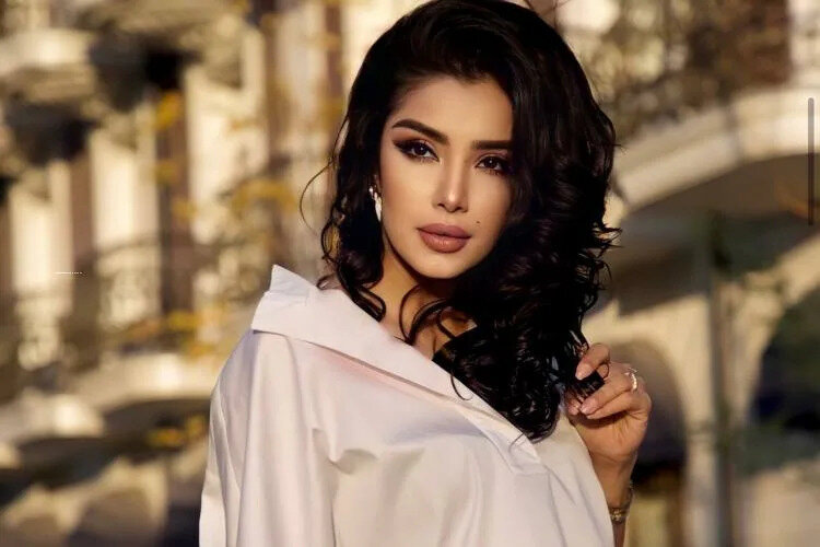    В детстве Ситора Фармонова мечтала стать дизайнером. Она до сих пор рисует и шьет, и каждый костюм на сцене КВН она нарисовала и сшила сама.