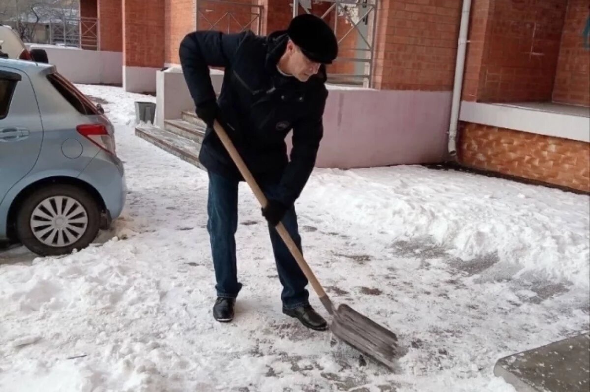    Нарушения при уборке дворов выявлены у нескольких УК в Чите