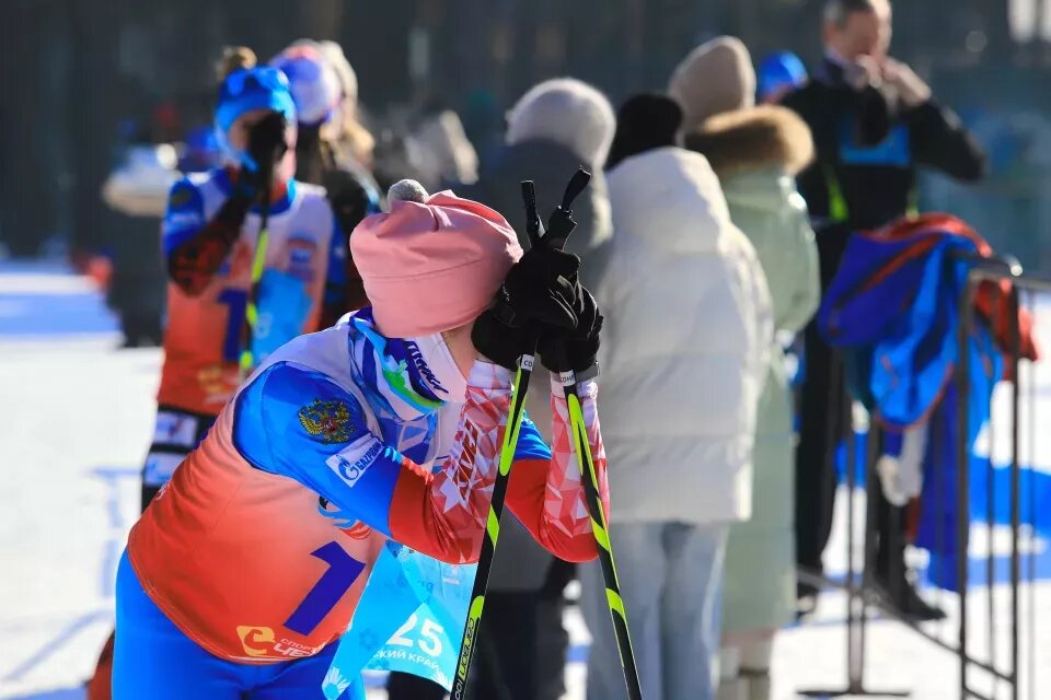    Около 800 бийчан приняли участие в гонке "Лыжня России 2026". Источник: Сергей Кулыгин / "Бийский рабочий"