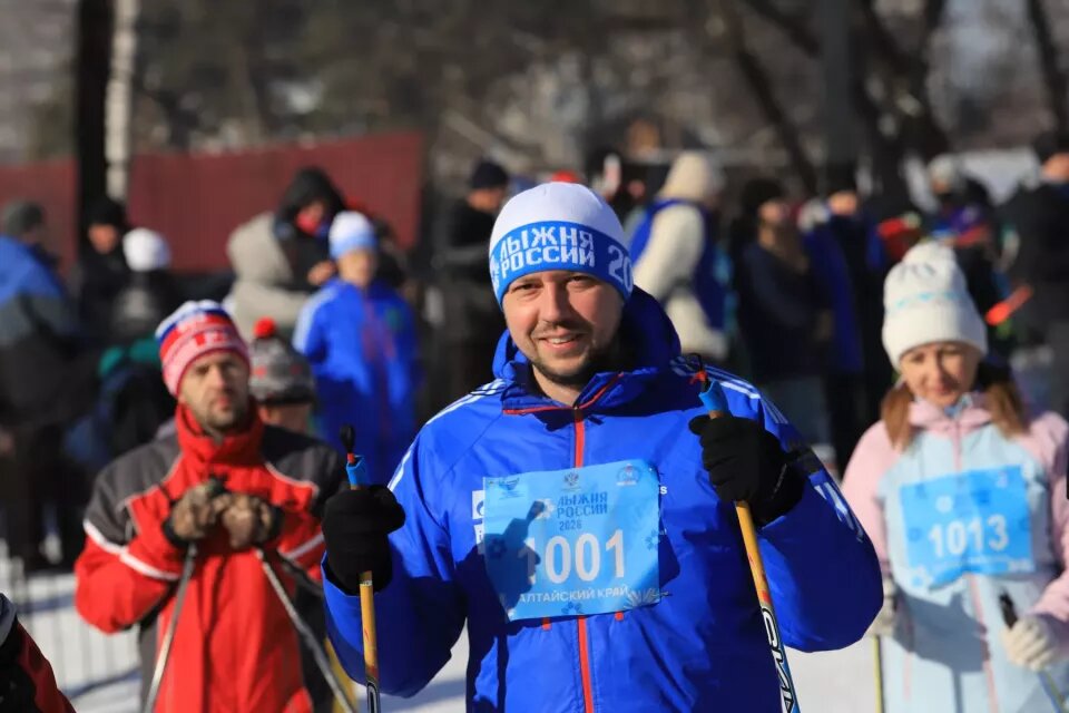    Около 800 бийчан приняли участие в гонке "Лыжня России 2026". Источник: Сергей Кулыгин / "Бийский рабочий"