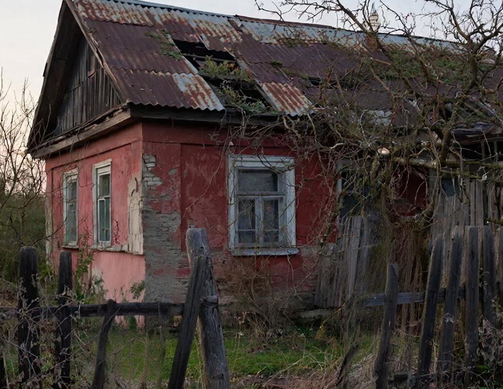 и в таком доме люди умудрялись как-то жить...