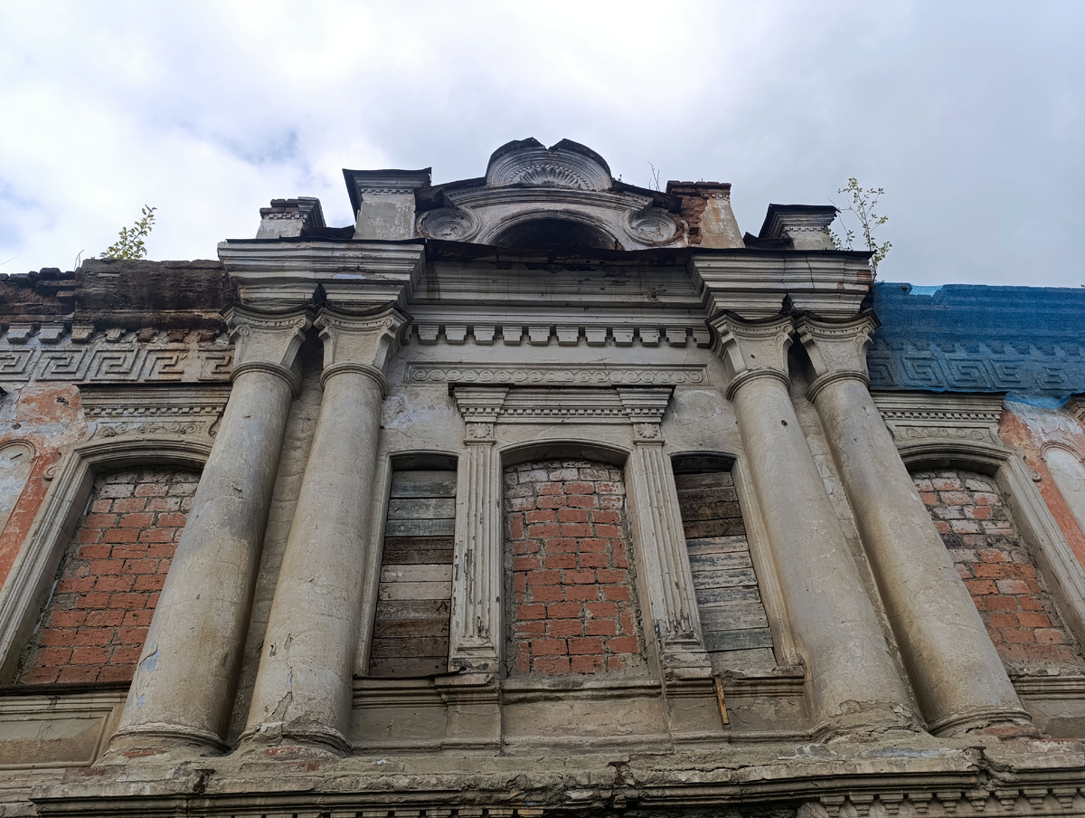 Дом явно не заслужил такого отношения к себе