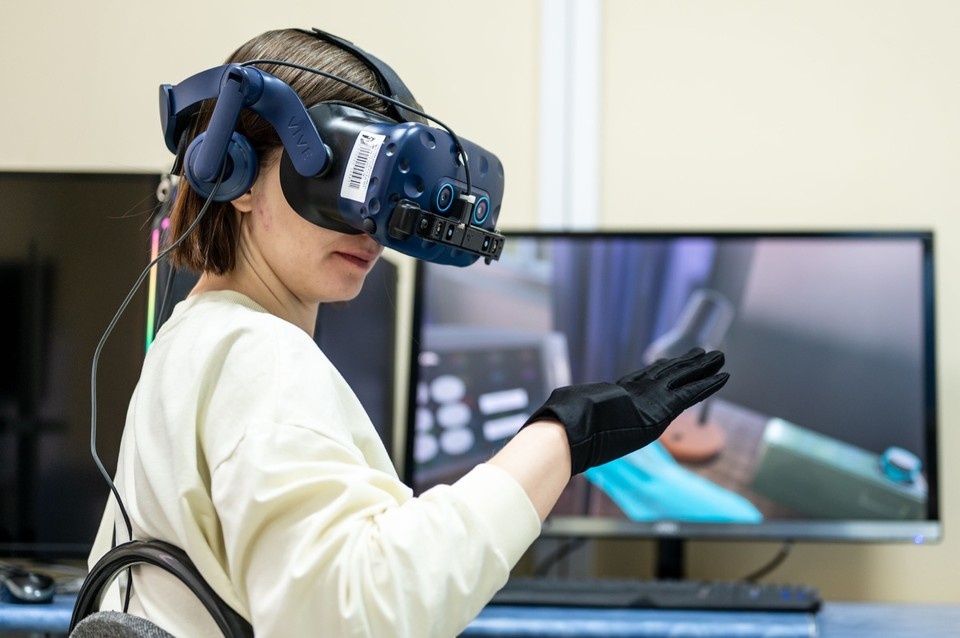    Тренажер подходит пациентам, которые страдают от двигательных и когнитивных нарушений. Фото: СамГМУ