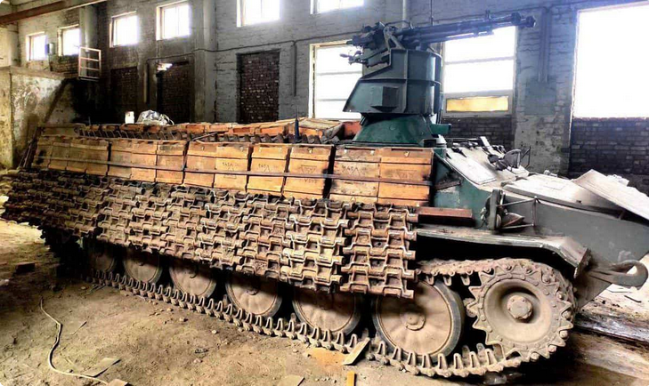 МТ-ЛБ с установленной сверху башней, на которой размещены два пулемета ДШКМ