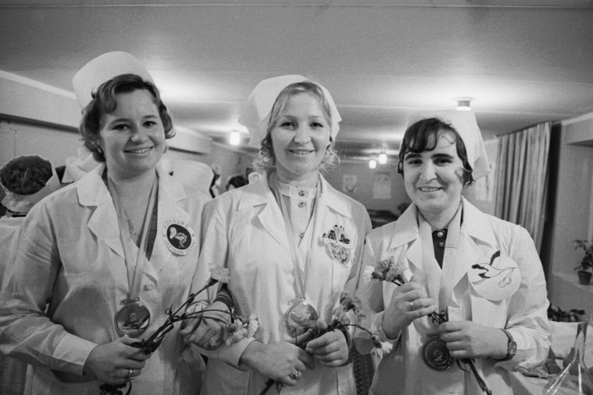 Победительницы конкурса на лучшую медсестру в поликлинике №70 Волгоградского района города Москвы, 1976 год ©Вячеслав Ун Да-Син/ТАСС  📷