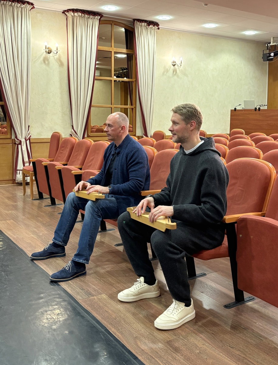    Олимпийский чемпион Сергей Андронов сыграл на кантеле в Петрозаводске@ Ансамбль «КАНТЕЛЕ»/ ВК