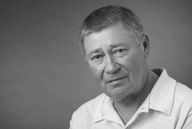    Юрий Викторинович Цапник — отец Яна Цапника, народный артист России.