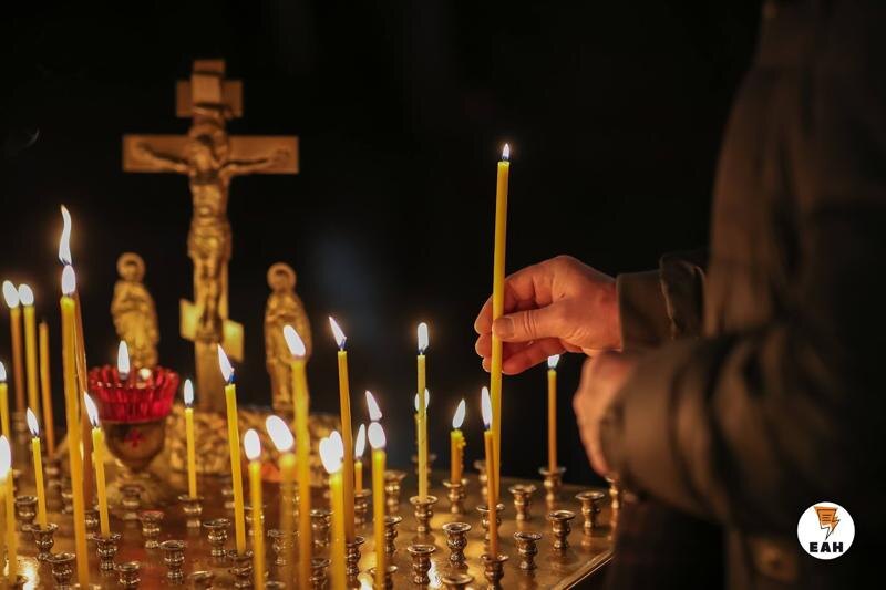    Свечи в церкви