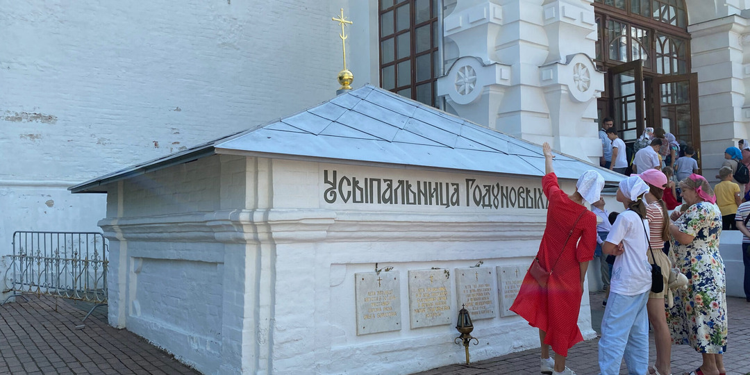 Троице-Сергиева лавра #2. Успенский собор, как хоронили Годуновых и где жил царь