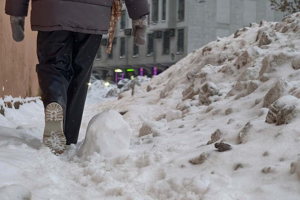    Строительные компании попались на отсутствии уборки и монтажа пешеходной галереи. Алексей БУЛАТОВ