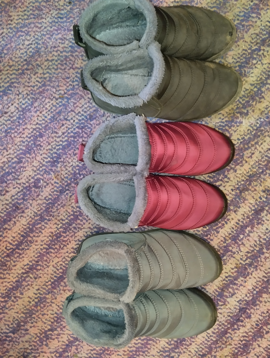 Фото автора. Рабочие на размер больше, чтобы на тёплый носок, и грязненькие. 