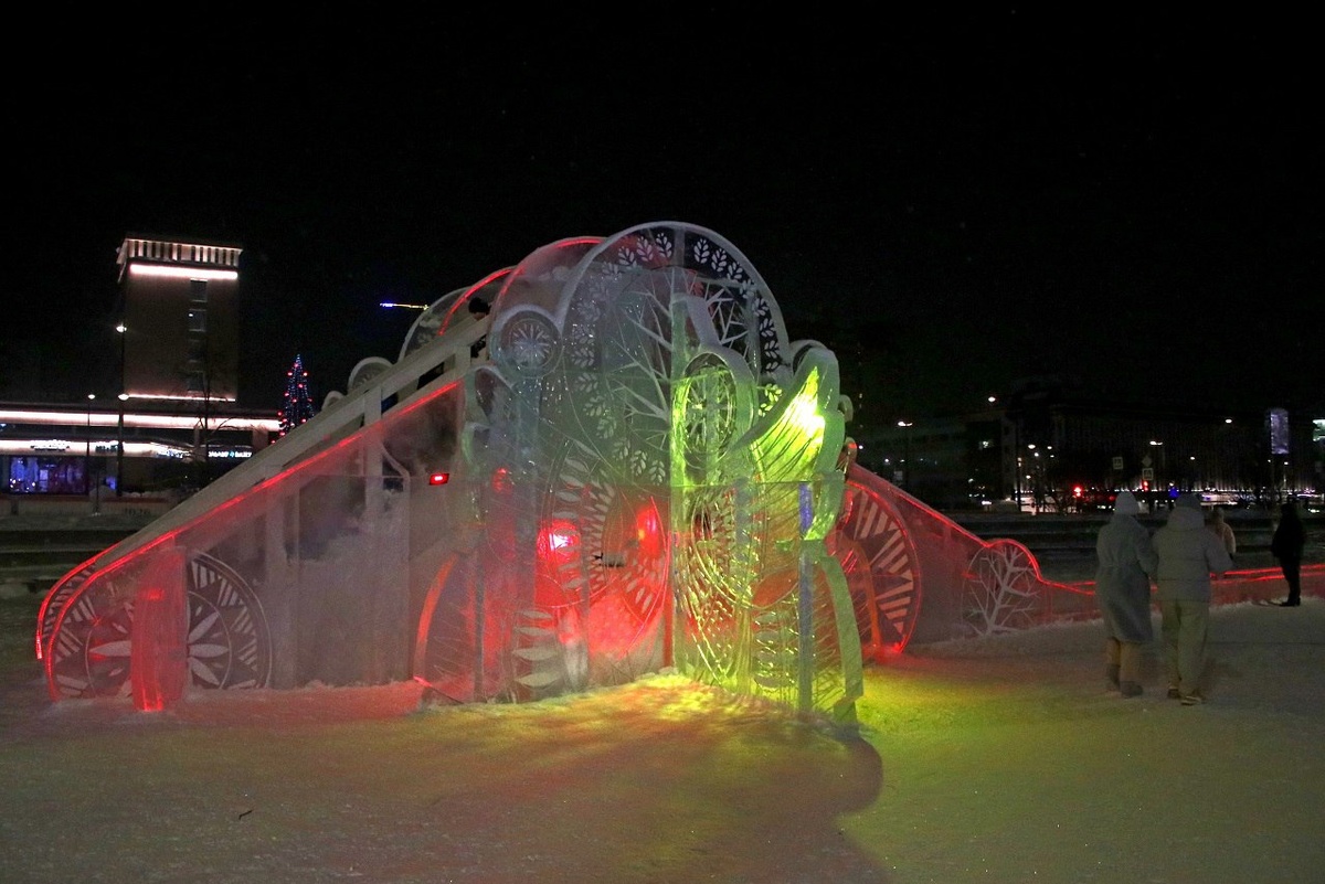 Помимо ледовых и снежных скульптур, гостей ждут десятки развлечений.  Фото: Фото: ФедералПресс / Иван Новгородский
