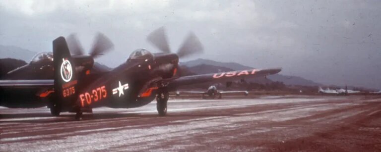 «Двойной мустанг» 68-й эскадрильи на взлёте в Корее. Уникальная машина в ходе конфликта проявила себя довольно скромно: одна подтверждённая воздушная победа и упущенная возможность полностью раскрыть свой потенциал в новой роли