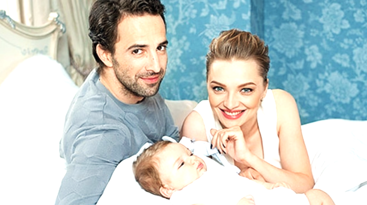 на фото Илья Любимов и Екатерина Вилкова с дочкой Павлой