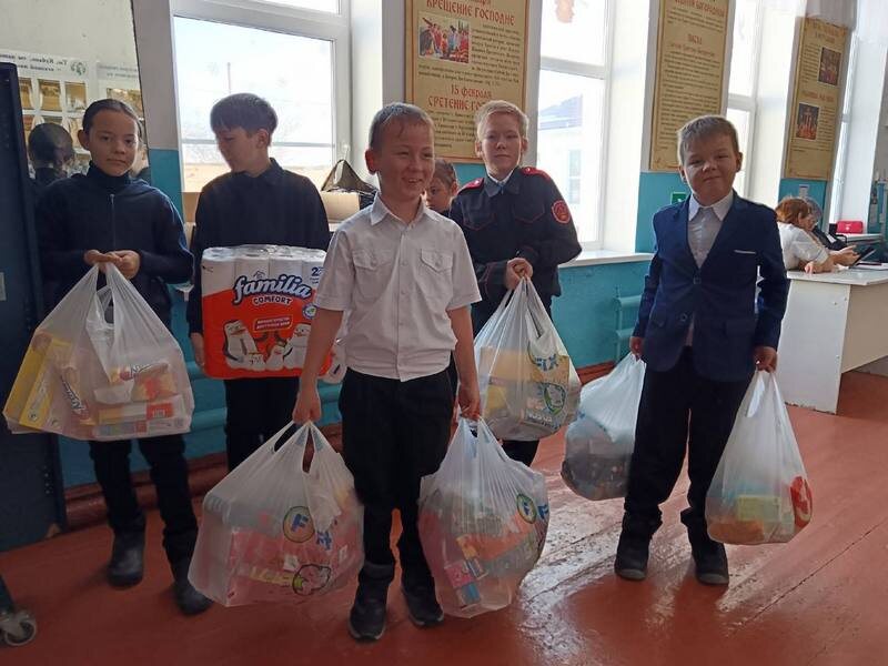    В преддверии Дня защитника Отечества в школе № 12 прошла акция «Посылка солдату»