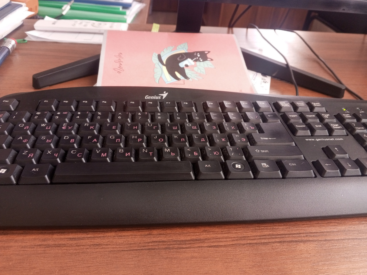 Эта штука с кнопочками - клавиатура 😄