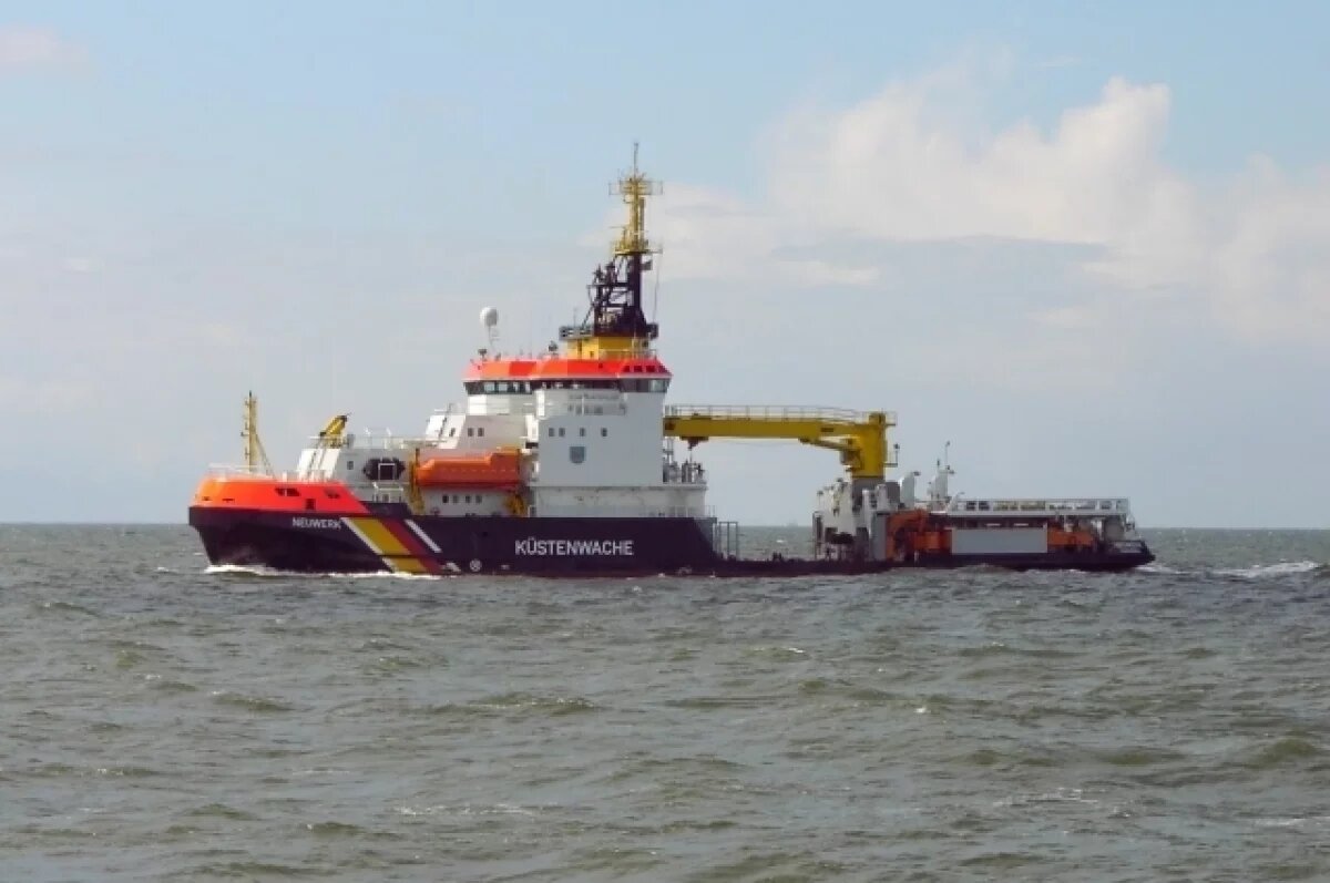    Ледокол из ФРГ застрял во льдах на Балтике при попытке помочь танкеру с СПГ