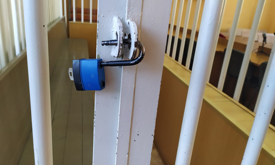 63-летний новосибирец обвиняется в надругательстве над несовершеннолетней