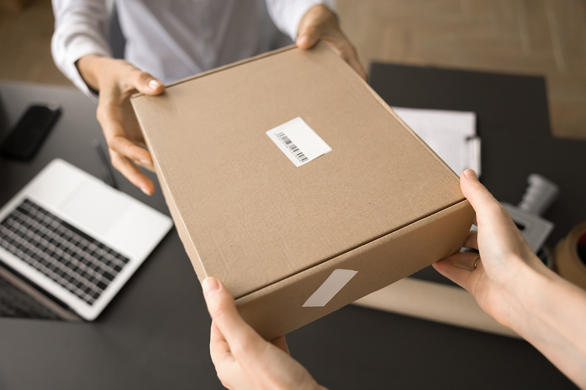 fizkes / Shutterstock / FOTODOM📷Бандероль можно отправить экспресс-доставкой