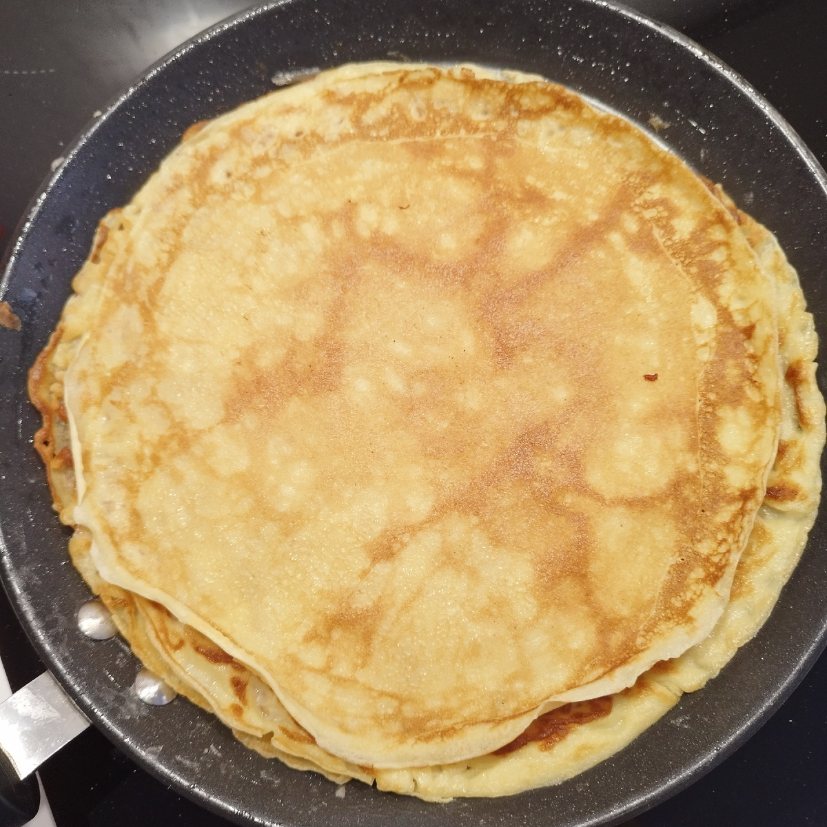 Всё, что осталось, осталось съедено с пылу с жару.