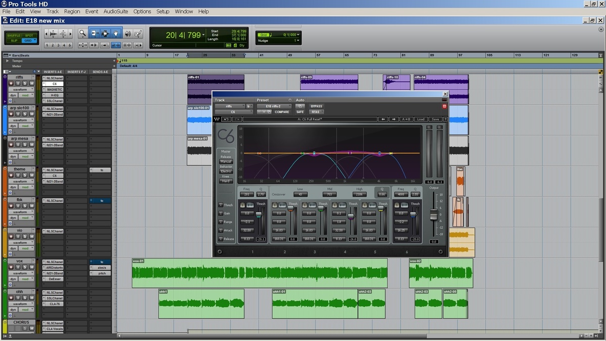 Звук перегруженной гитары – это гармонически насыщенный сигнал, поэтому его обработка – тонкая процедура. Часто бывает так, что гитара имеет доминирующие диапазоны в нижней и верхней середине, которые могу помешать другим инструментам в треке (например, вокалу). В связи с этим, чтобы выдвинуть вокал вперед, требуется задавить в гитаре те диапазоны, которые мешают. Для этого используется динамический компрессор.