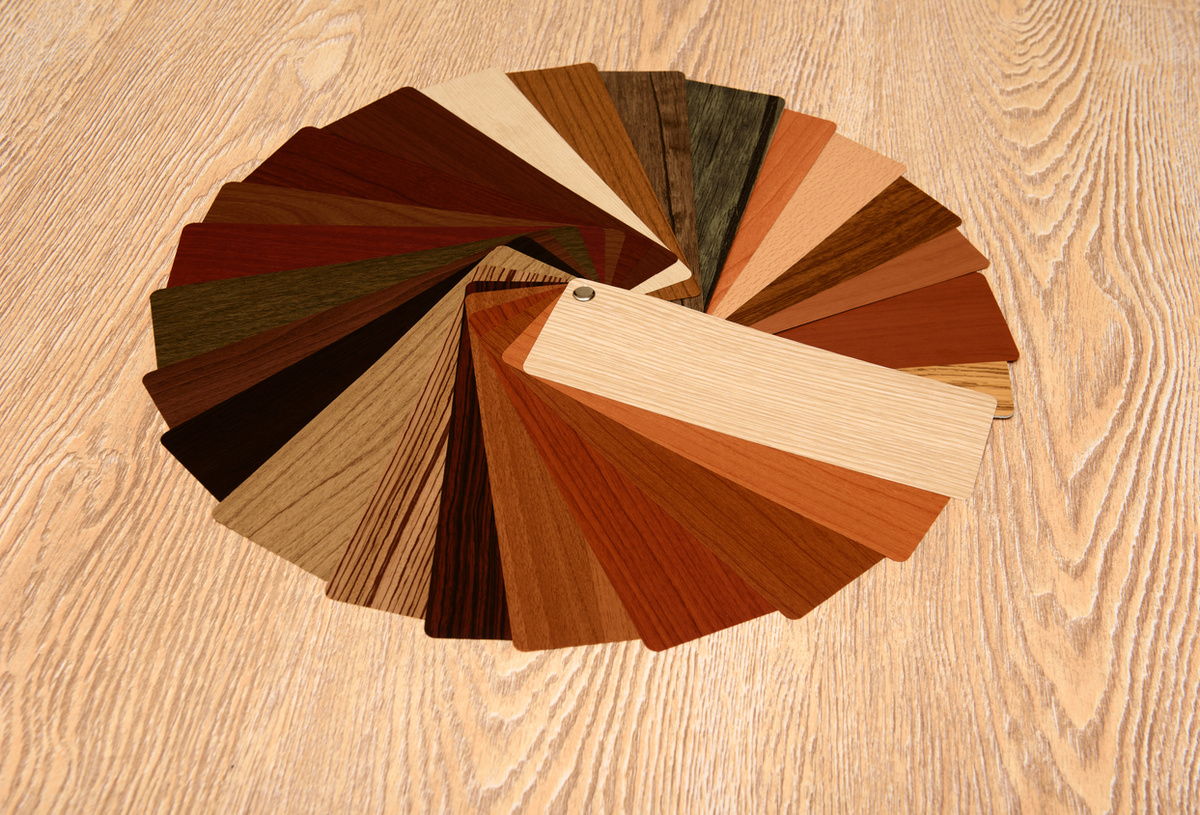    Декоративный слой ламината чаще всего имитирует натуральное дерево